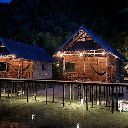 Nyande Raja Ampat Hotel Pulau Mansuar Exterior foto