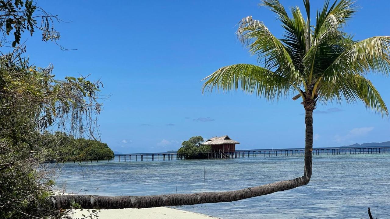 Nyande Raja Ampat Hotel Pulau Mansuar Exterior foto