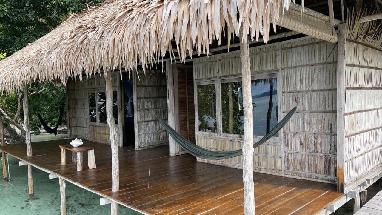 Nyande Raja Ampat Hotel Pulau Mansuar Exterior foto