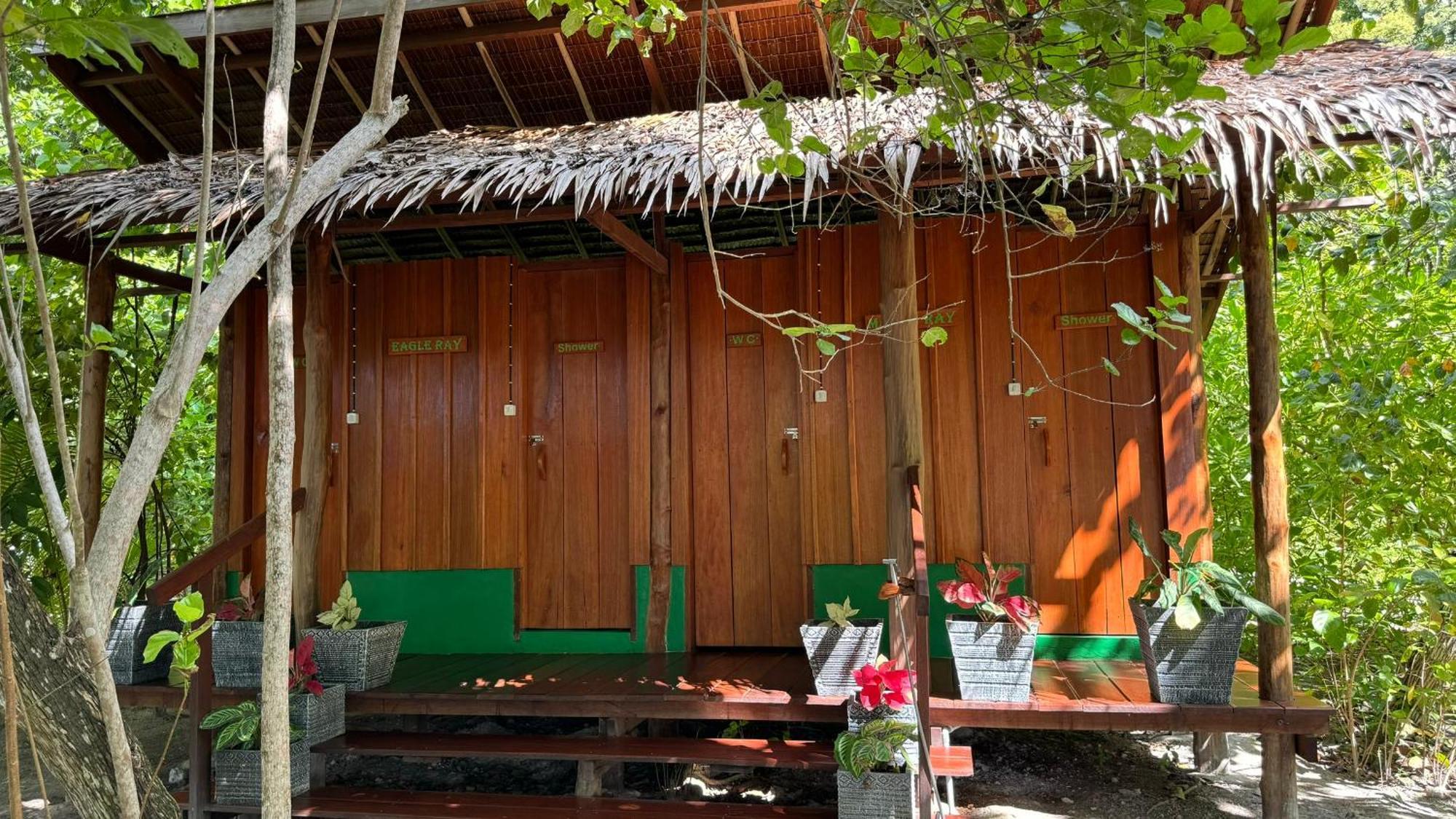 Nyande Raja Ampat Hotel Pulau Mansuar Exterior foto